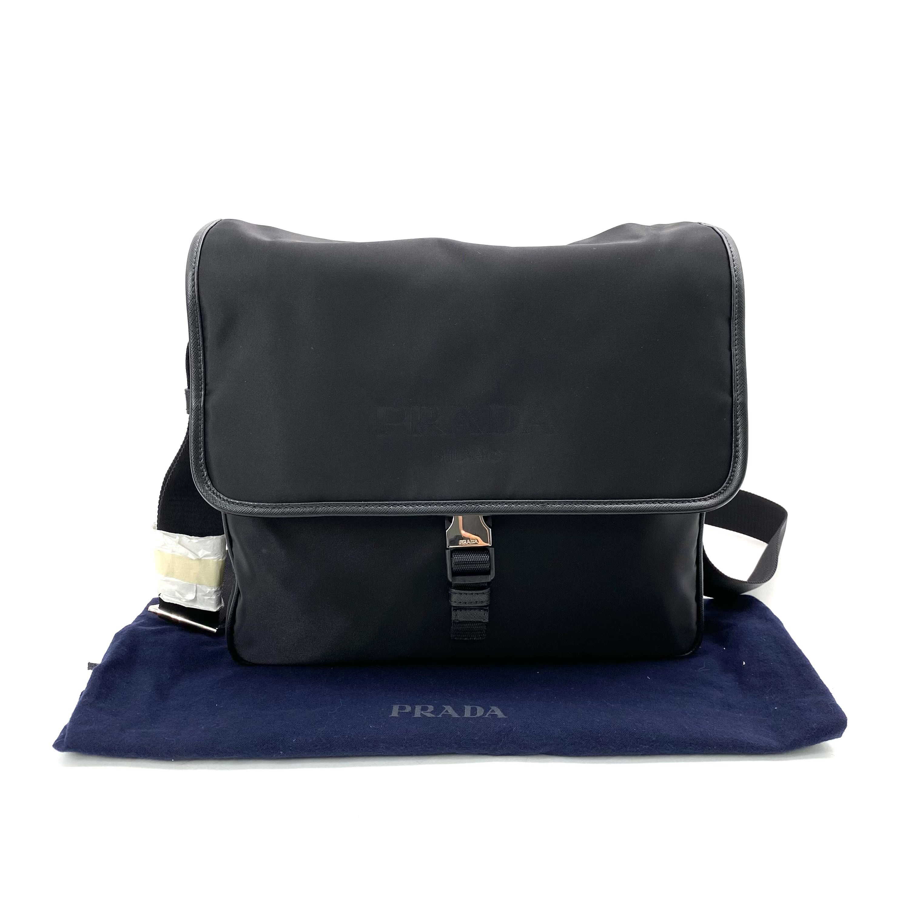 全新未使用 Prada/普拉达 普拉达 黑色尼龙斜挎包 尺寸30/27 