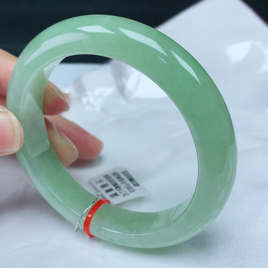 翡翠手镯未镶嵌55+圈