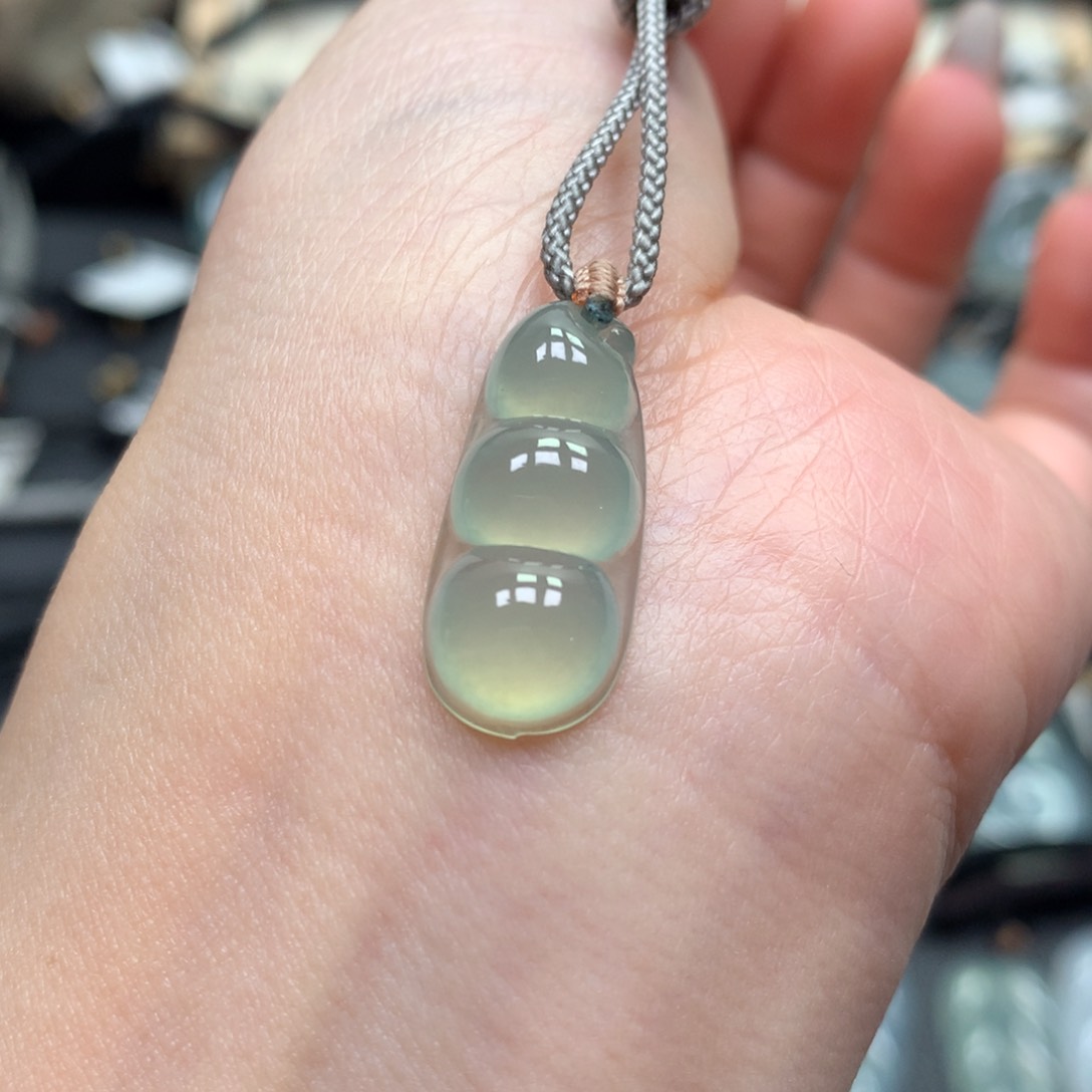 翡翠颈饰未镶嵌豆子