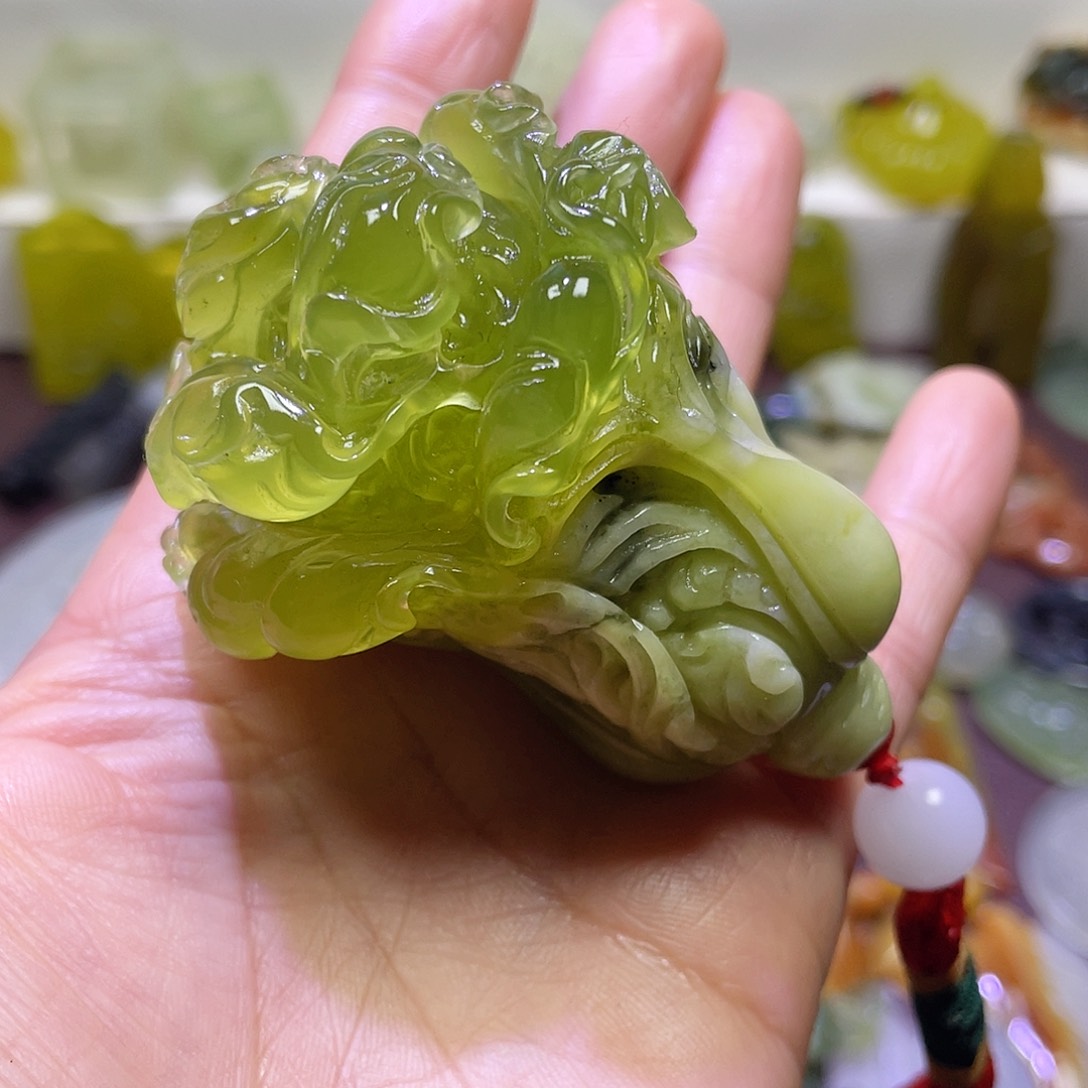 蛇纹石玉颈饰未镶嵌