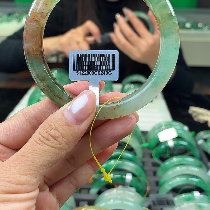 石英质玉未镶嵌颈饰58，59圈