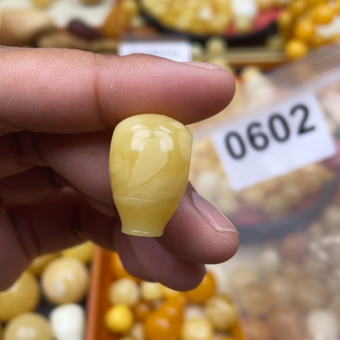 琥珀珠宝奇石未镶嵌14.8