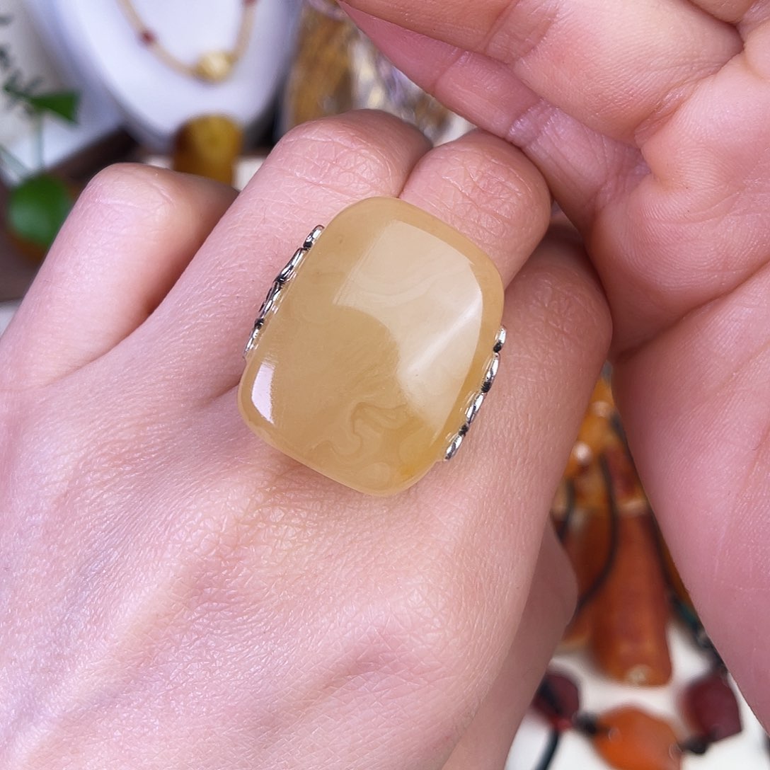 琥珀珠宝奇石未镶嵌，