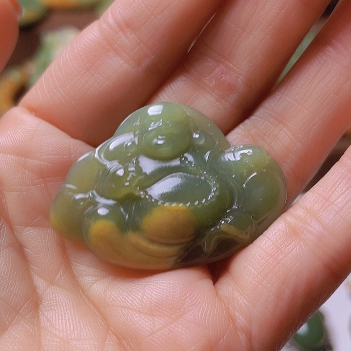 未镶嵌手镯岫岩河磨玉（透闪石质玉）