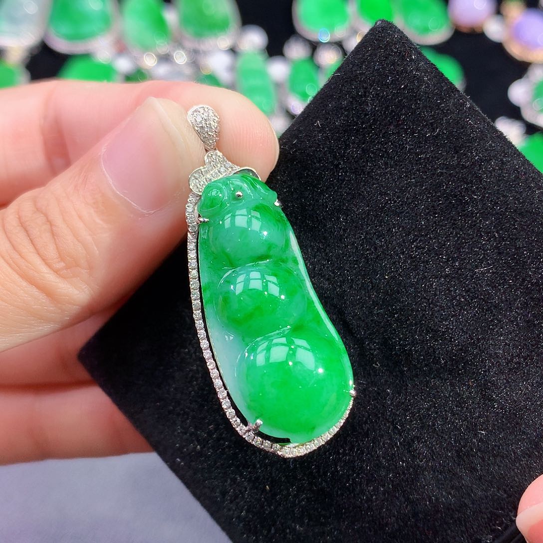 翡翠18K金镶嵌颈饰