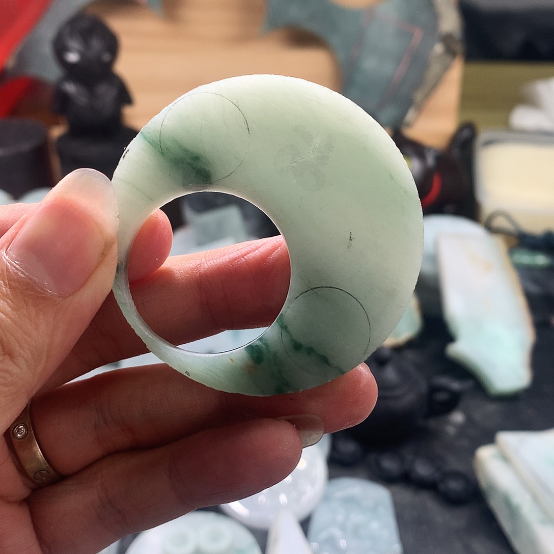 翡翠颈饰未镶嵌料子