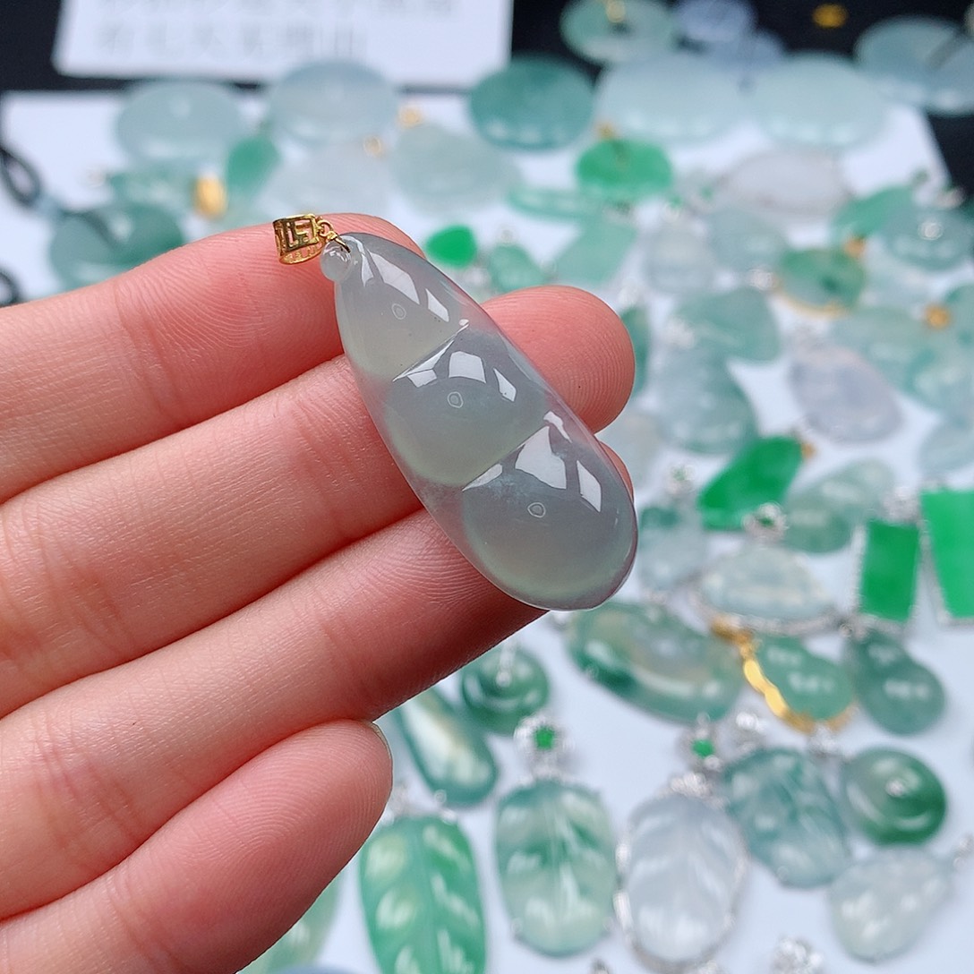 翡翠颈饰18K金镶嵌天然翡翠