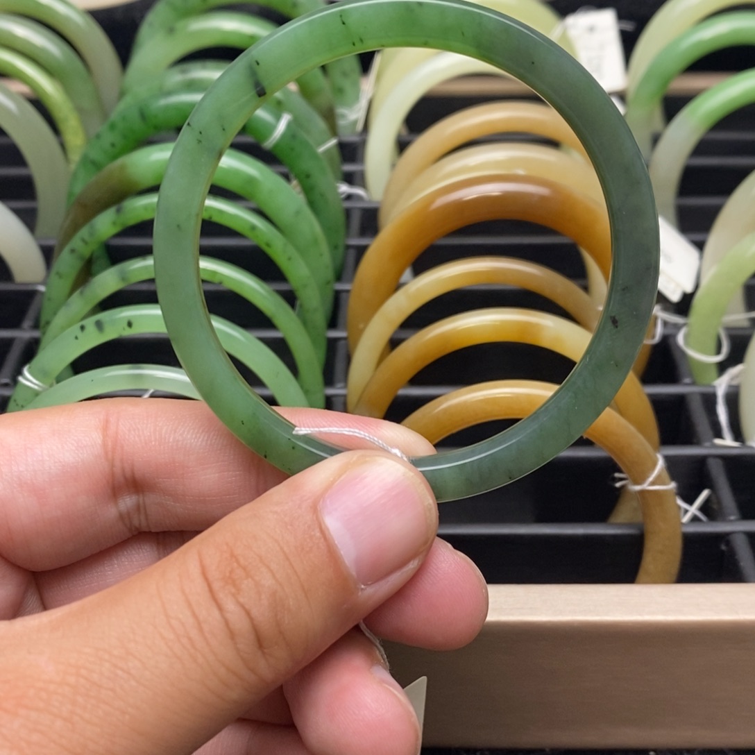 柿***子和田玉未镶嵌手镯