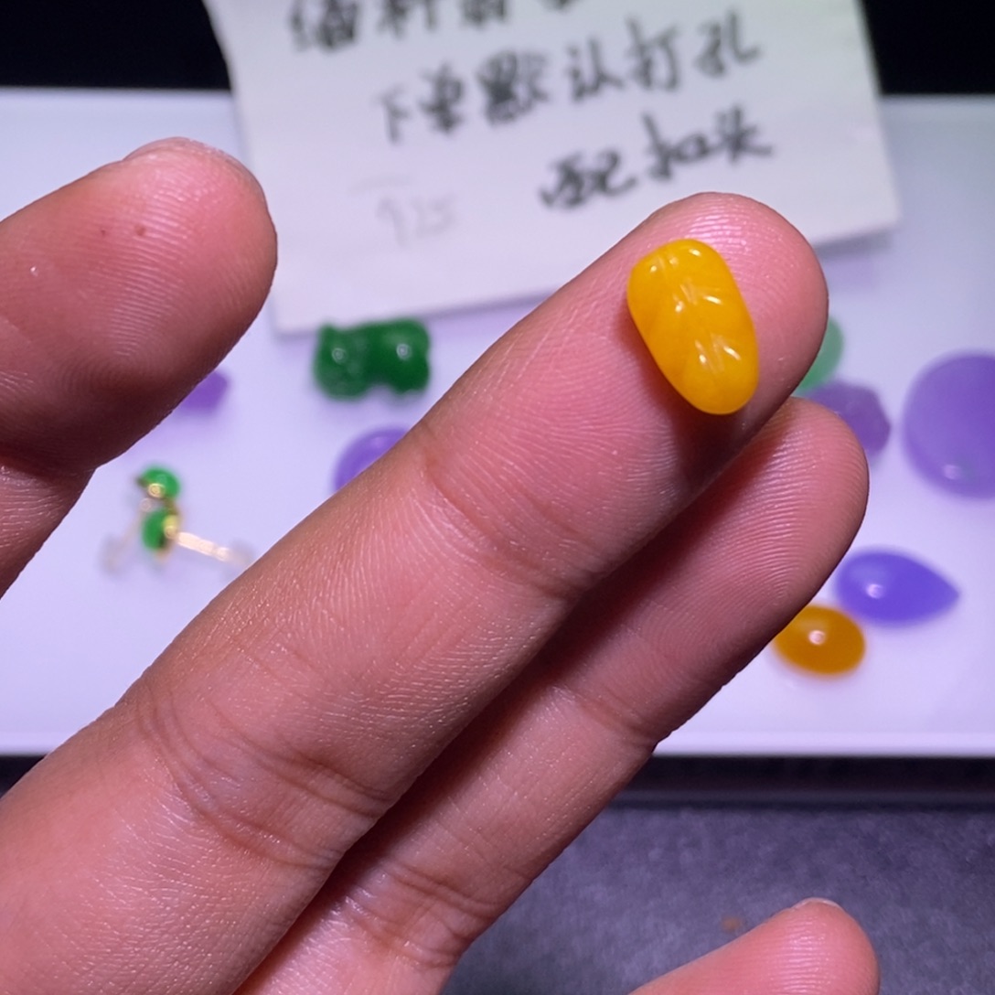 翡翠未镶嵌颈饰吊坠