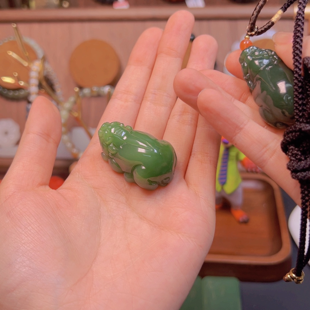 吊坠(不含链)未镶嵌和田玉八*碧玉带猫貔貅