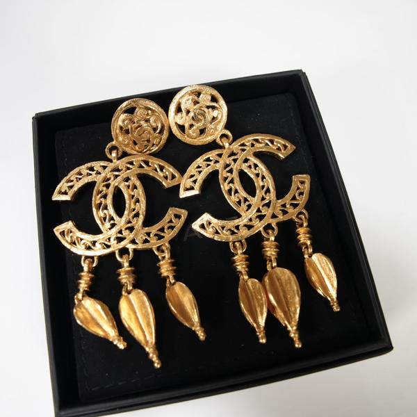 Chanel 捕梦网双C吊坠耳夹