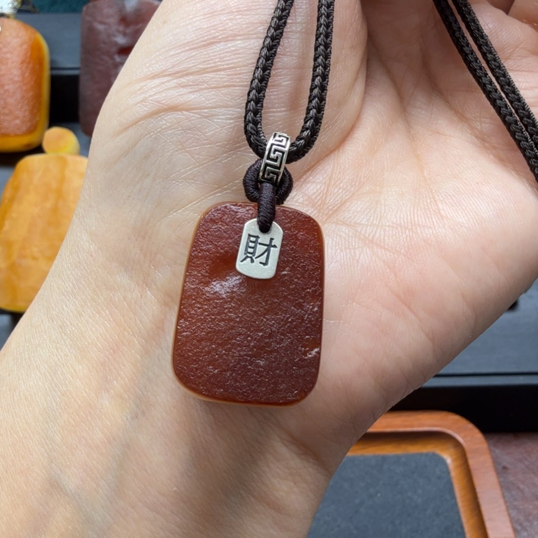 琥珀吊坠(赠链)未镶嵌