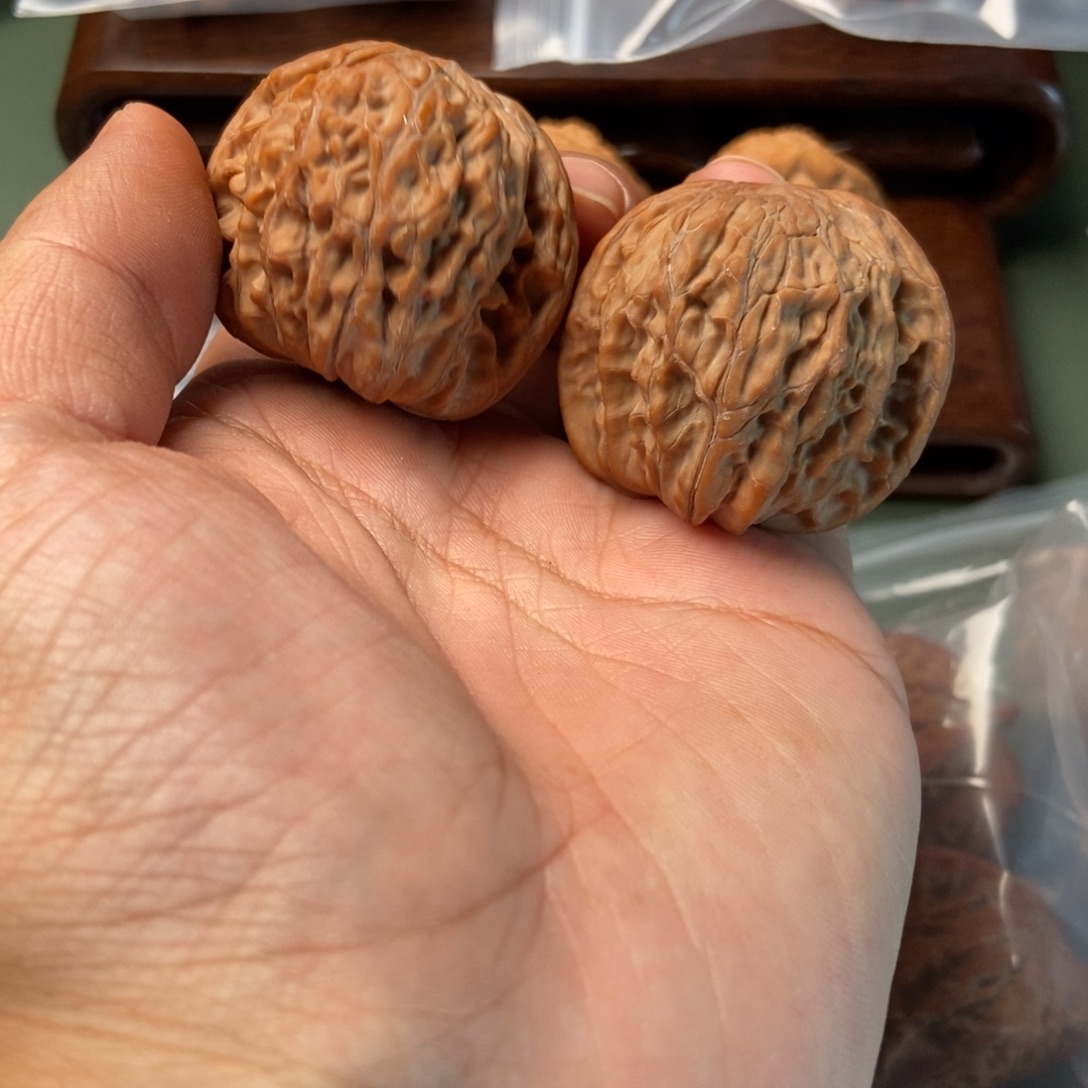 文玩核桃把件正磨山地
