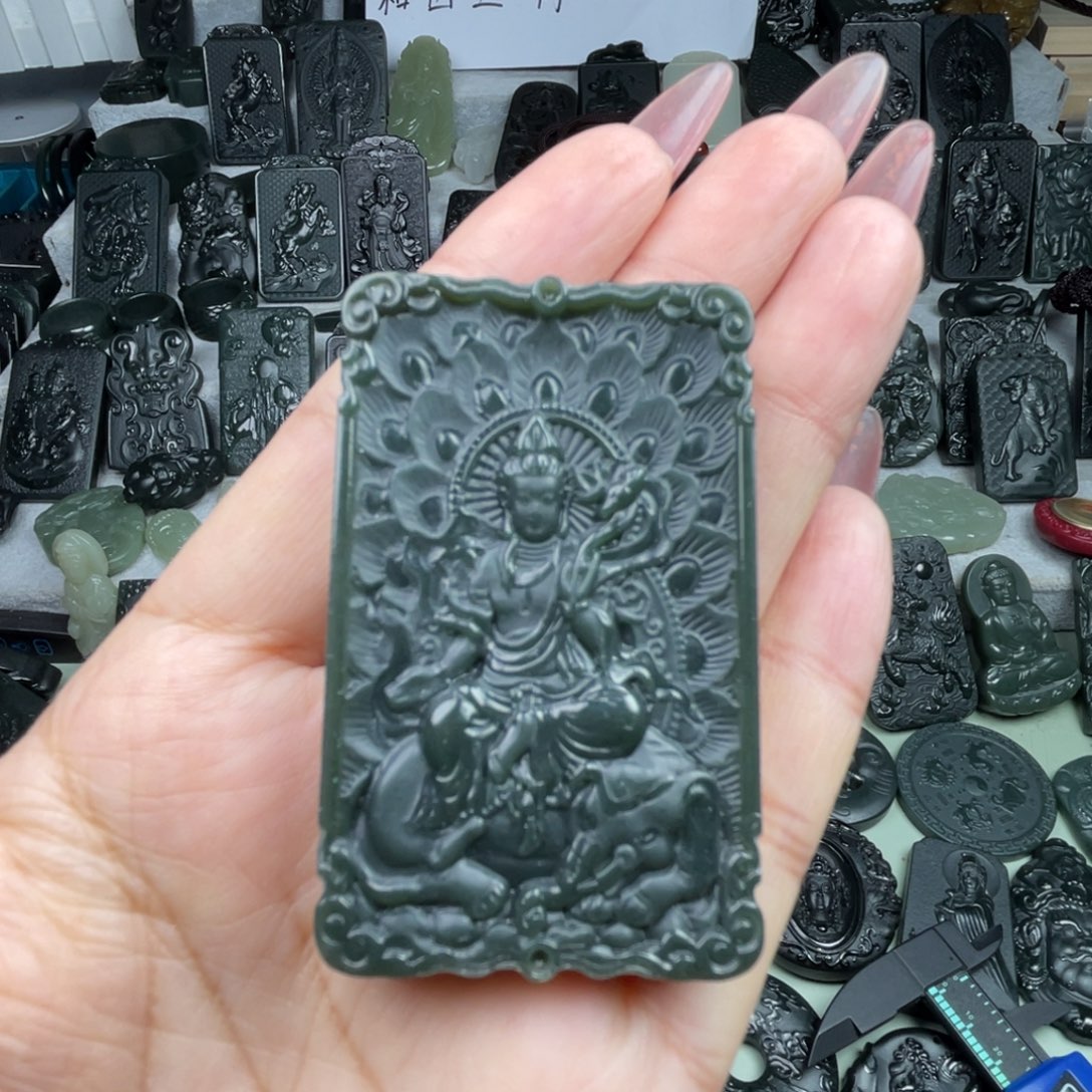 颈饰未镶嵌和田玉许*草