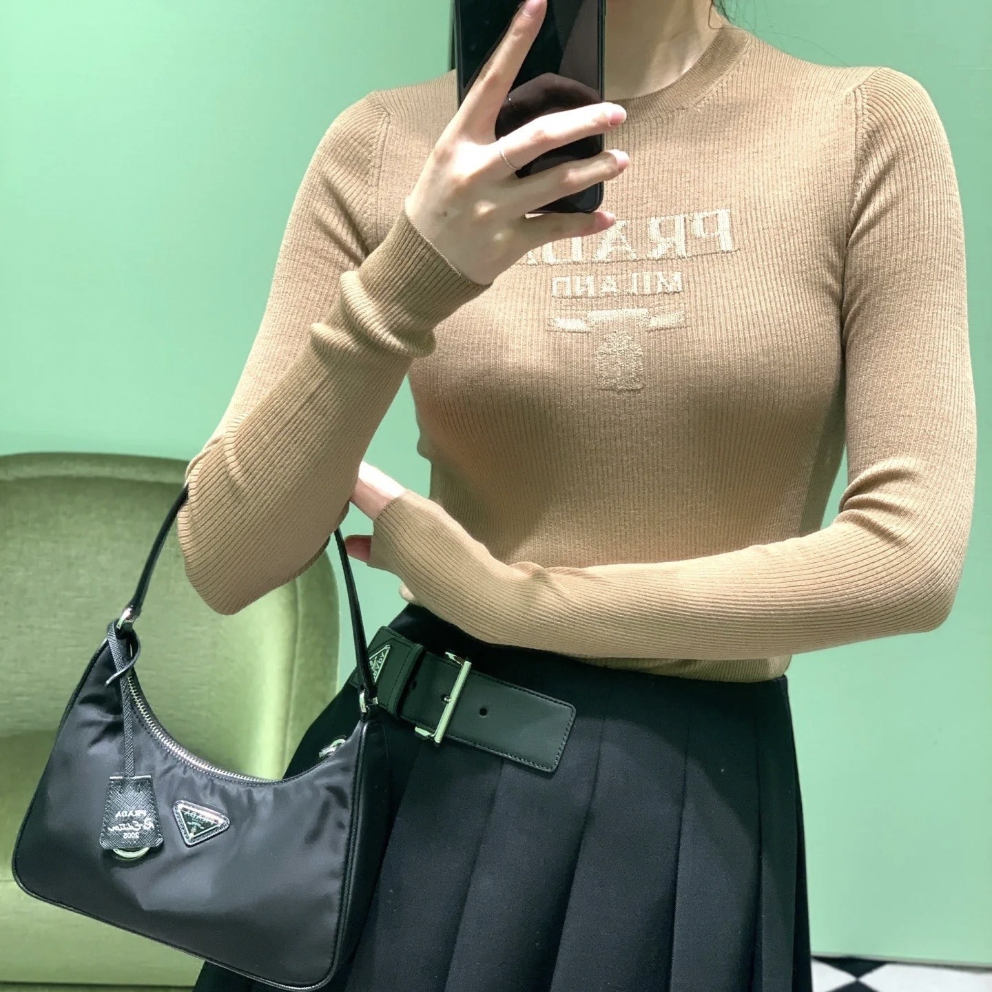 未使用 Prada/普拉达 002912 驼色经典logo绵羊毛针织衫 40码 