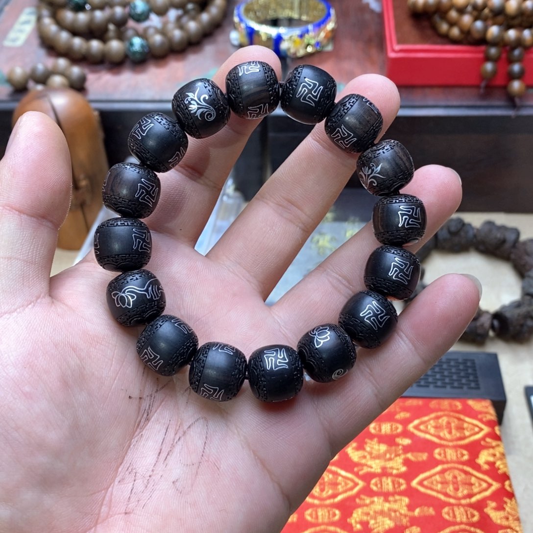 大叶紫檀（黑酸枝木类）