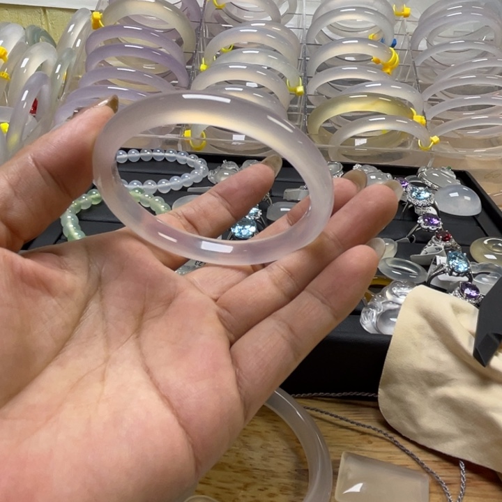 玛瑙/玉髓手镯未镶嵌哈*