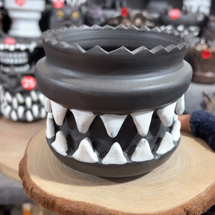 紫砂花盆微小手工制作痕迹，内口10.5外高10.5