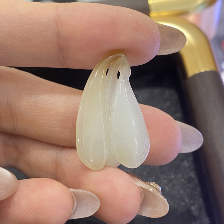 和田玉福瓜做工精美，玉质细腻