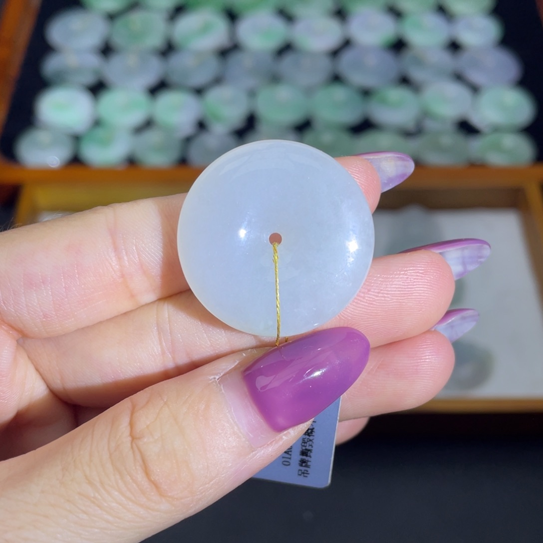 颈饰未镶嵌翡翠平安扣