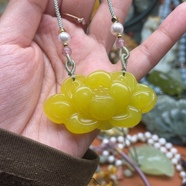 蛇纹石玉吊坠合金