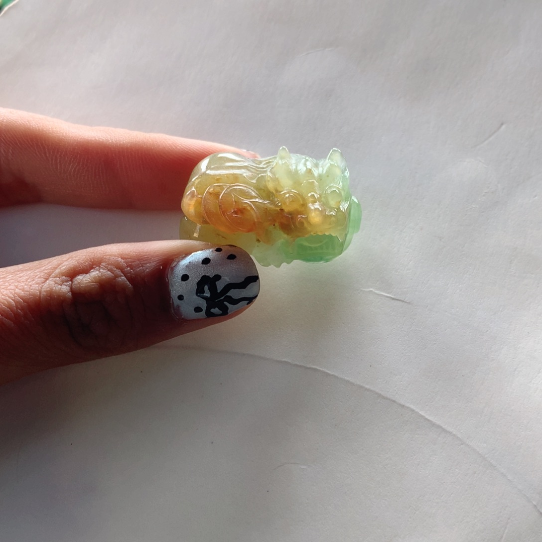 石英质玉未镶嵌颈饰