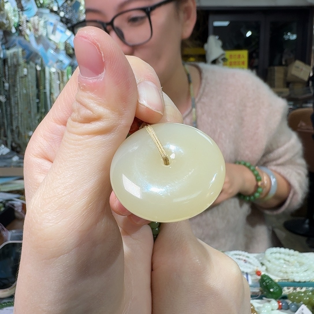 鼾***雷和田玉未镶嵌手链