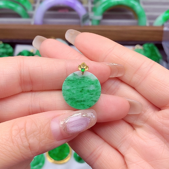 翡翠颈饰18K金镶嵌翡翠