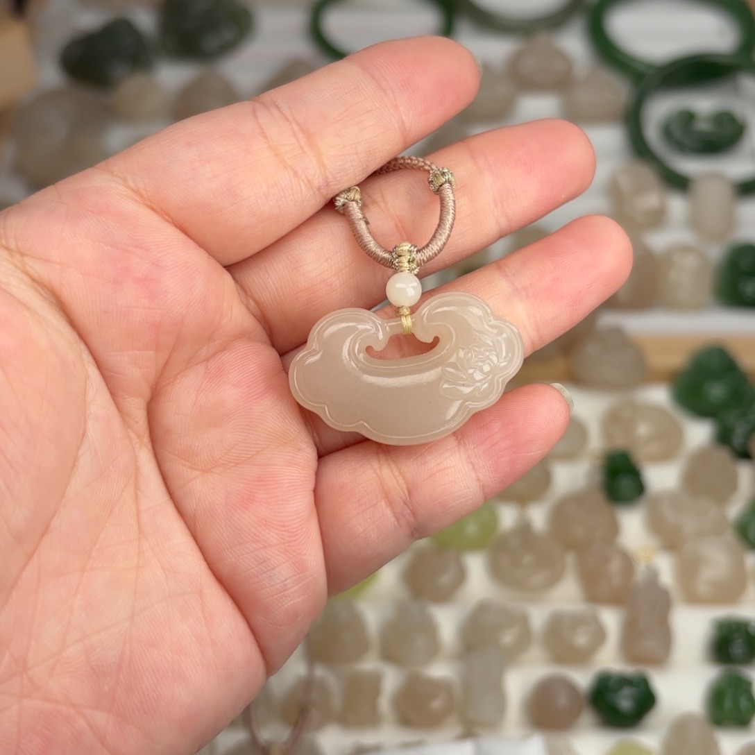 和田玉颈饰未镶嵌气*