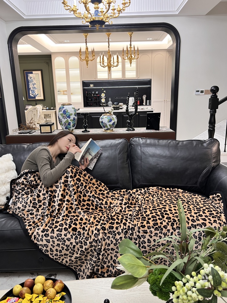 豹纹单层云貂绒毯秋冬款盖毯抗静电软糯亲肤