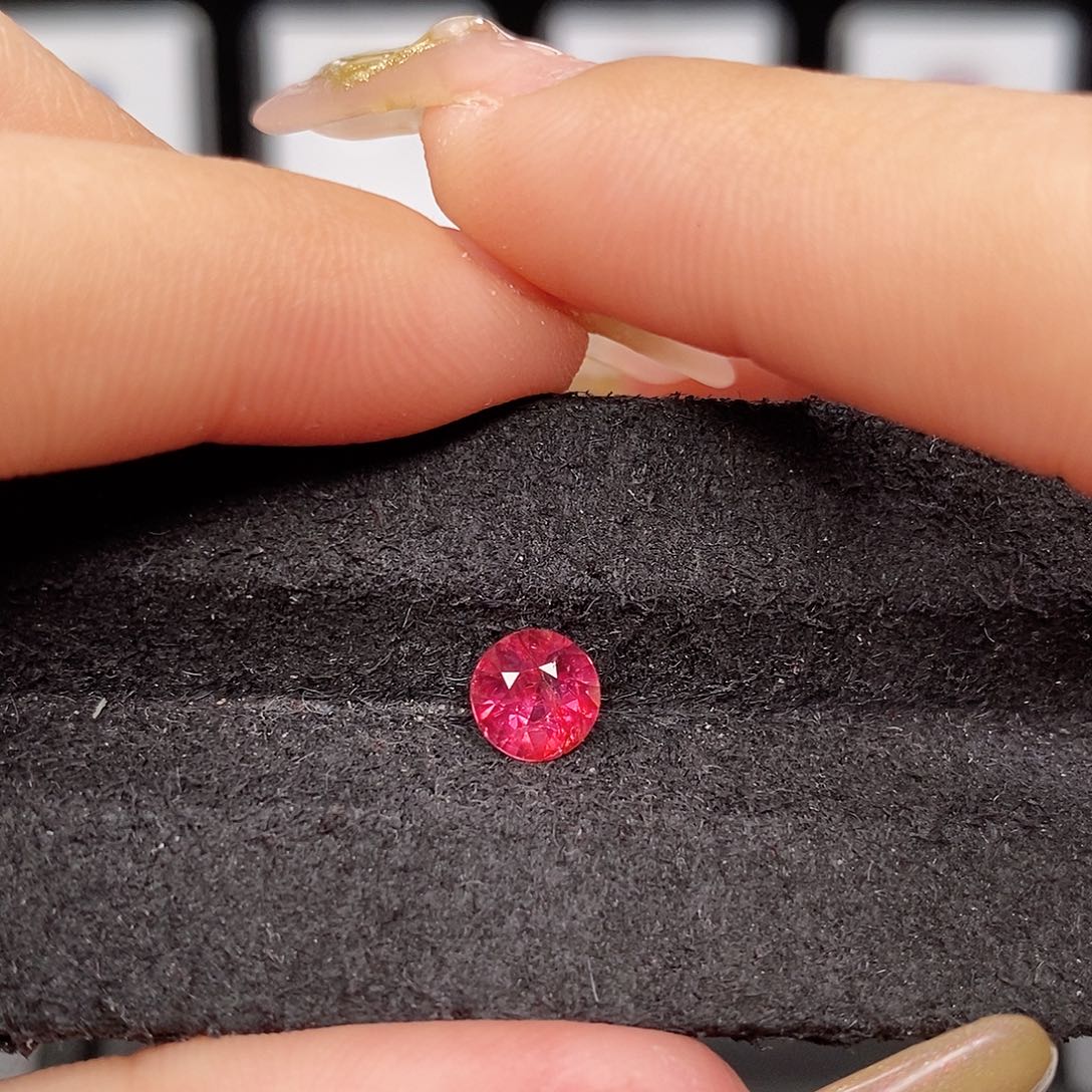 红宝石裸石未镶嵌无烧鸽血莫桑比克1.06ct