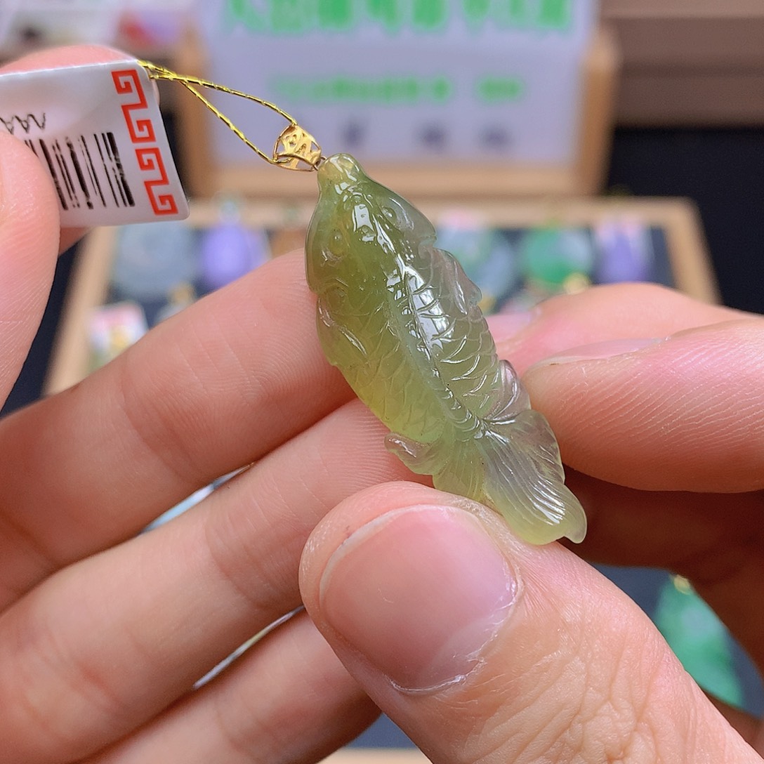 翡翠18K金镶嵌颈饰翡翠