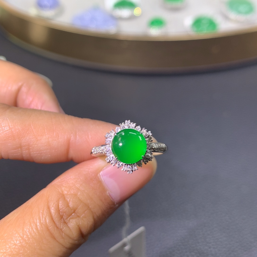 翡翠戒指18K金镶嵌翡翠