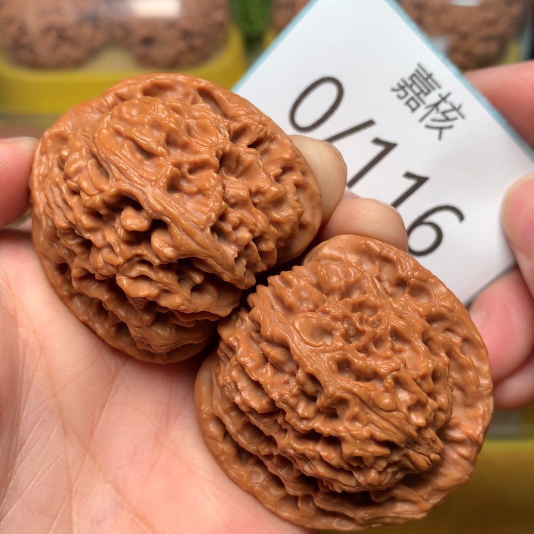 文玩核桃把件红皮球疆43