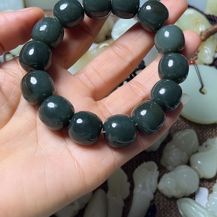 用***0和田玉（黄玉）未镶嵌颈饰