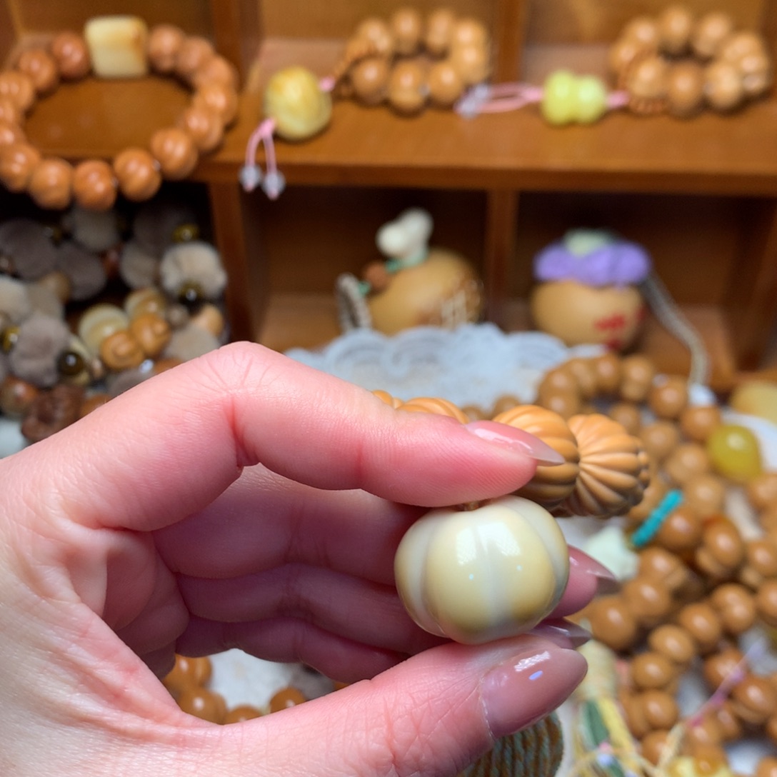 随***缘吊坠猴头核桃灯笼