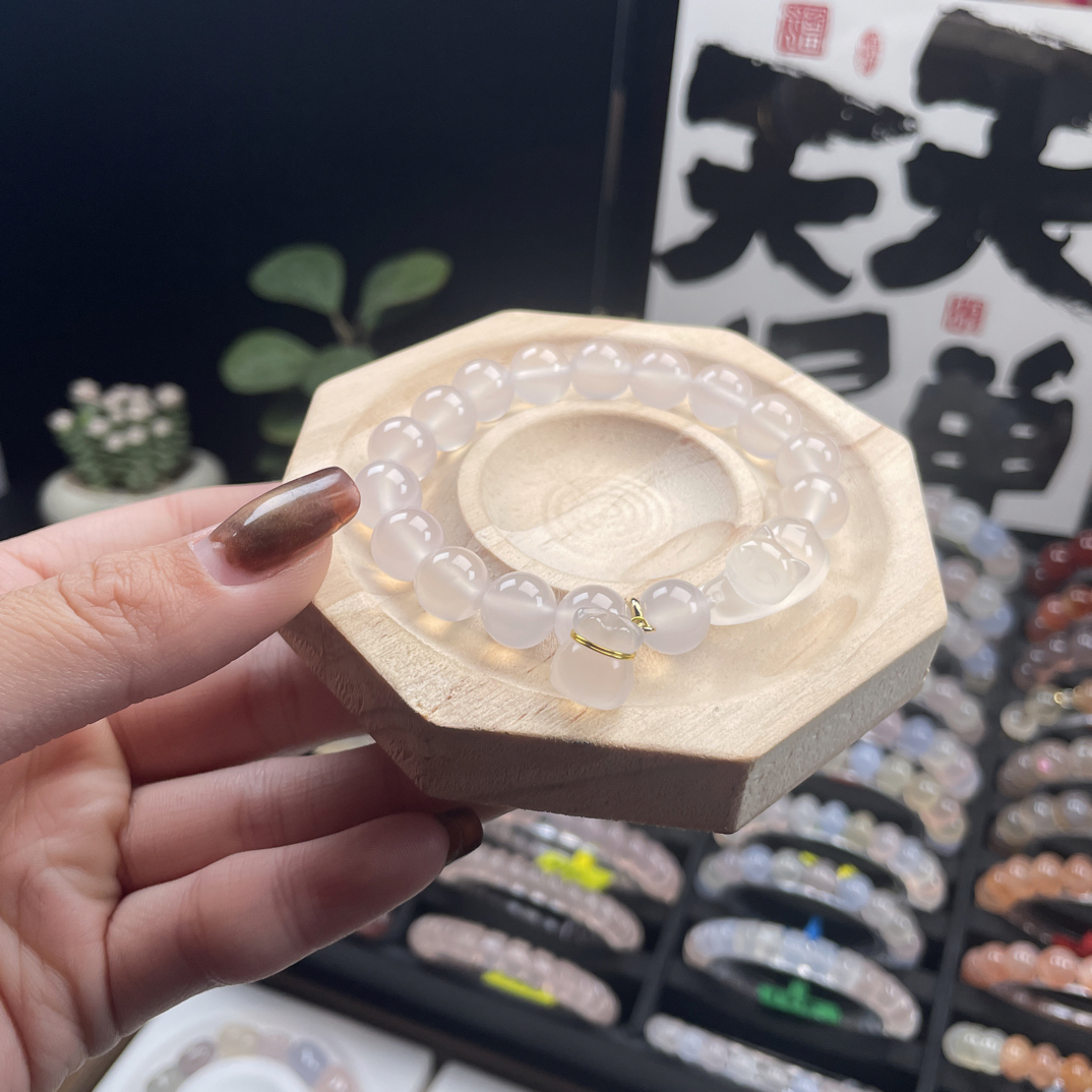 卡10白冰趴趴猫正圆玛瑙手串