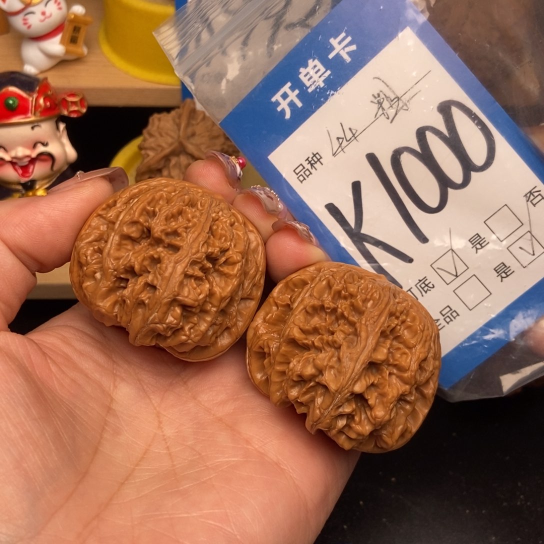 桃核吊坠辽**和核桃粗筋