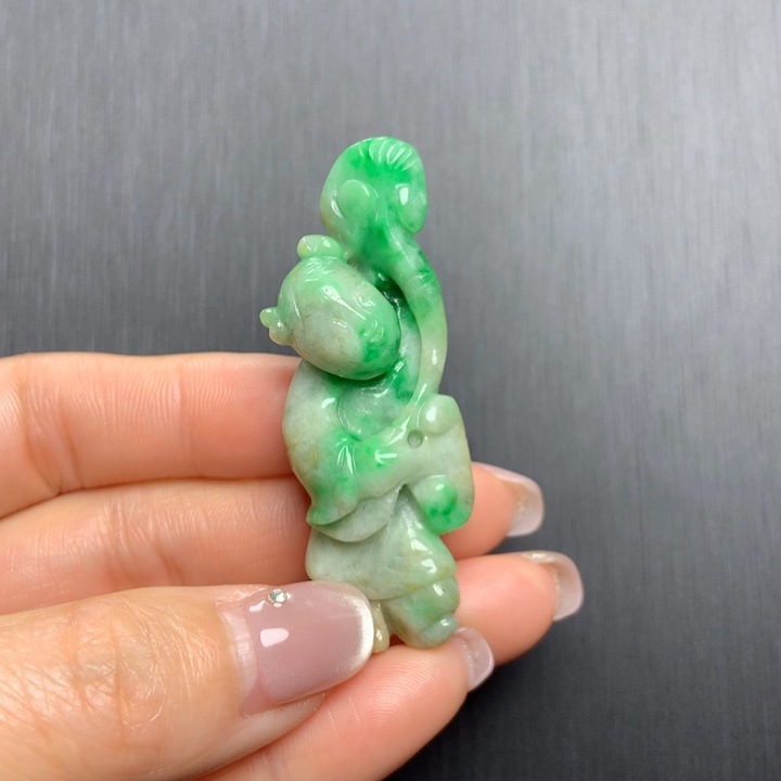 翡翠挂件未镶嵌……