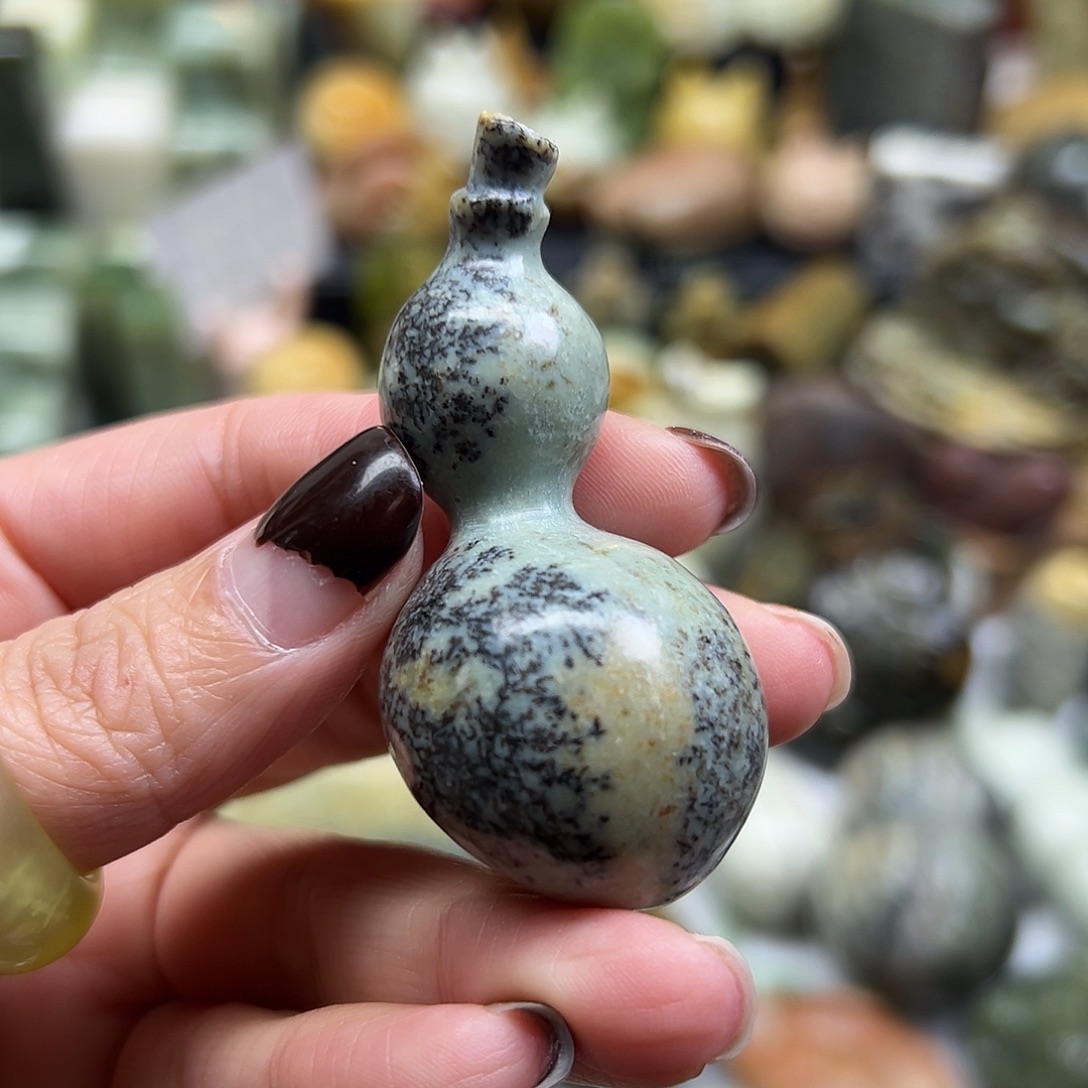 岫岩河磨玉（透闪石质玉）未镶嵌颈饰河磨玉葫芦