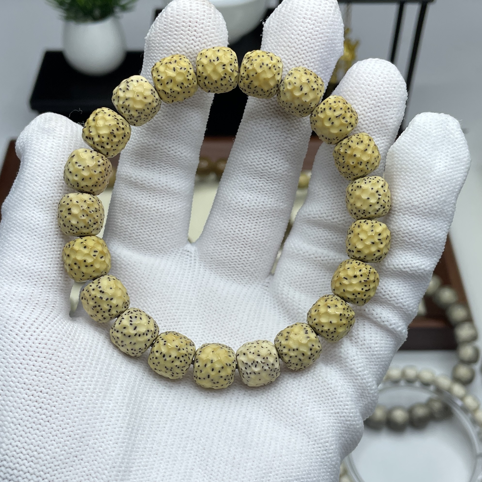 星月菩提手串10.7×9.7 龙鳞 纯手工雕刻 柠檬黄 海南走色