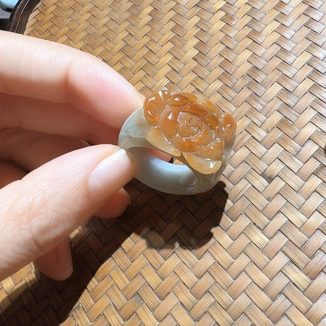 未镶嵌戒指翡翠个性十足