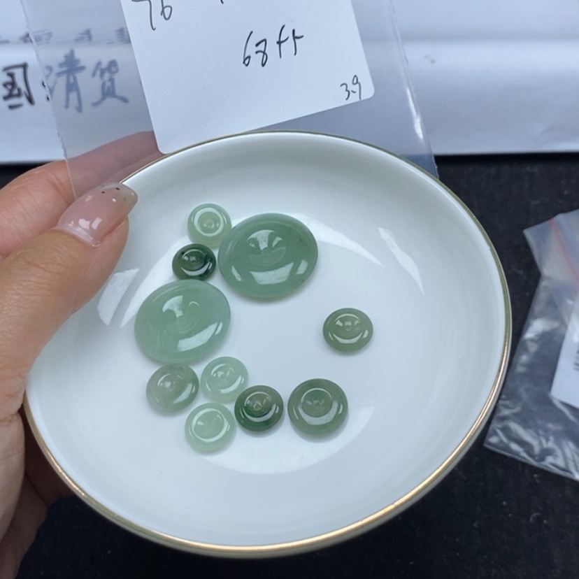 【闪购商品】翡翠颈饰未镶嵌啊****?