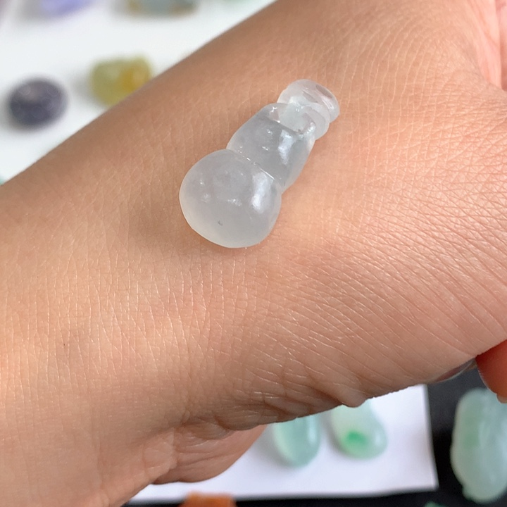 定制翡翠未镶嵌天然翡翠A货冰种葫芦