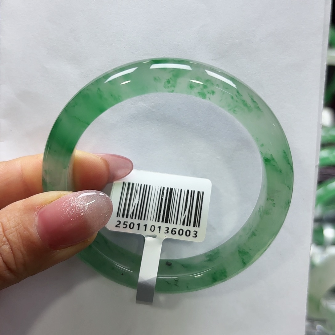 石英质玉手镯未镶嵌临****）