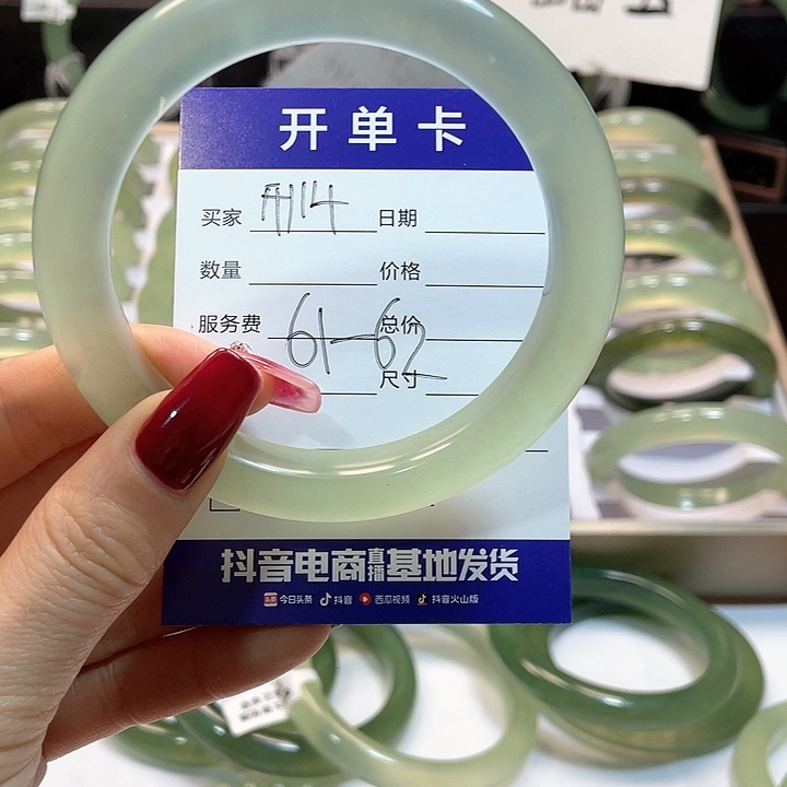 蛇纹石玉手镯未镶嵌舍**?