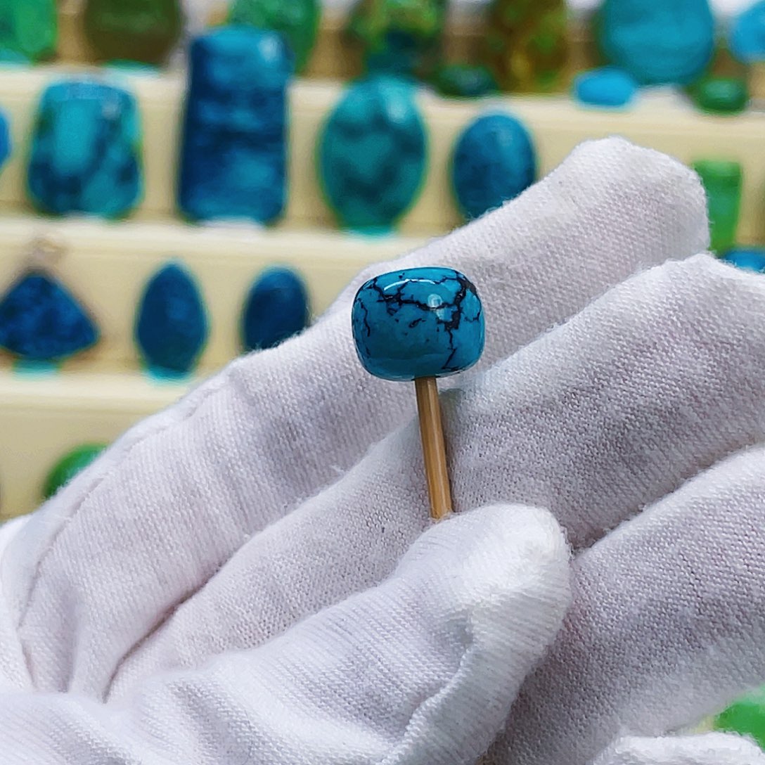 绿松石未镶嵌颈饰