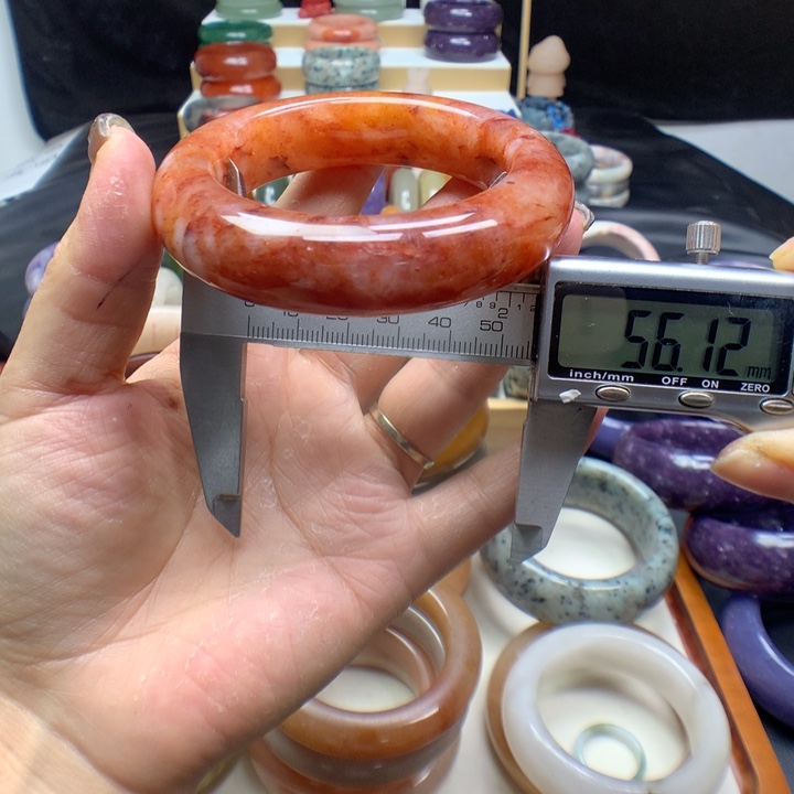 未镶嵌手镯石英质玉