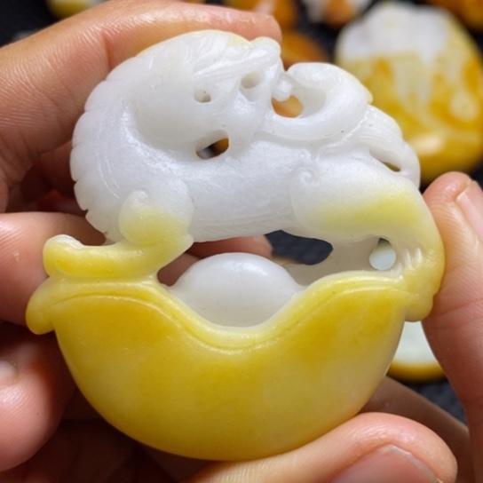 和田玉颈饰未镶嵌