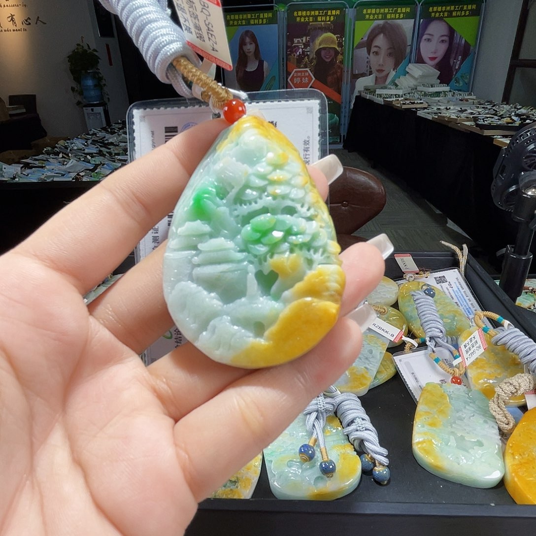 颈饰未镶嵌翡翠一